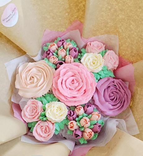 7 Cupcake Bouquet Aerial View